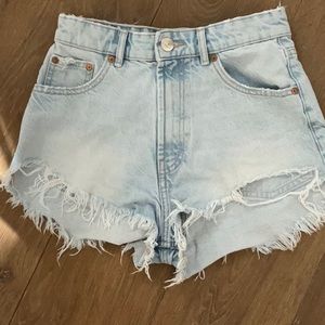 ZARA DENIM SHORTS - SIZE 2 USA